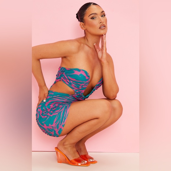 PrettyLittleThing 90s Barbiecore Bodycon Mini Dress - Picture 2 of 5